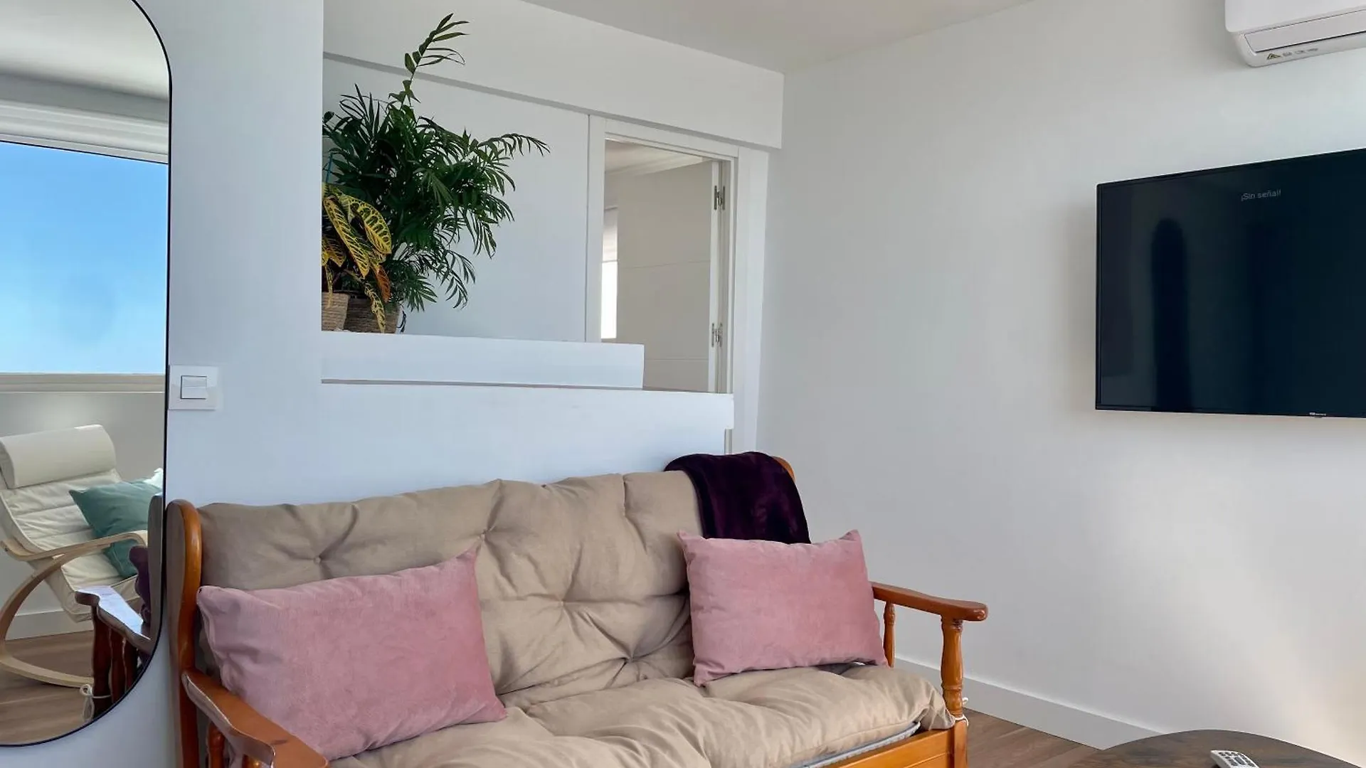 Apartamento Calma Carihuela Beach - 10 Metros De La Playa Torremolinos 0*,  Spanyolország