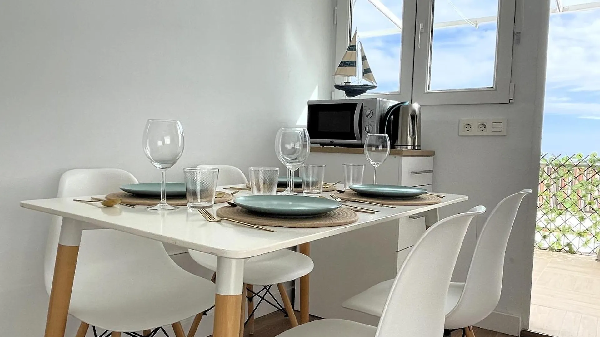 Apartamento Calma Carihuela Beach - 10 Metros De La Playa Torremolinos Spanyolország