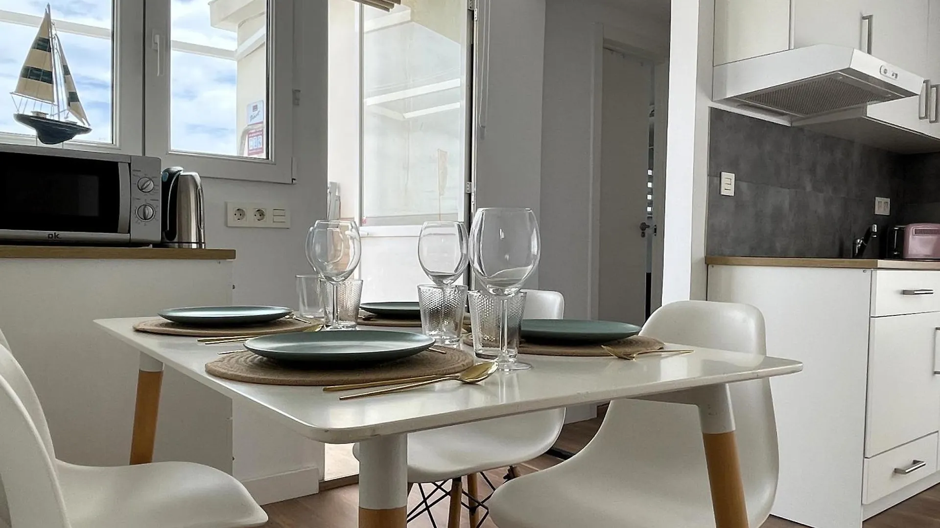 Apartamento Calma Carihuela Beach - 10 Metros De La Playa Torremolinos
